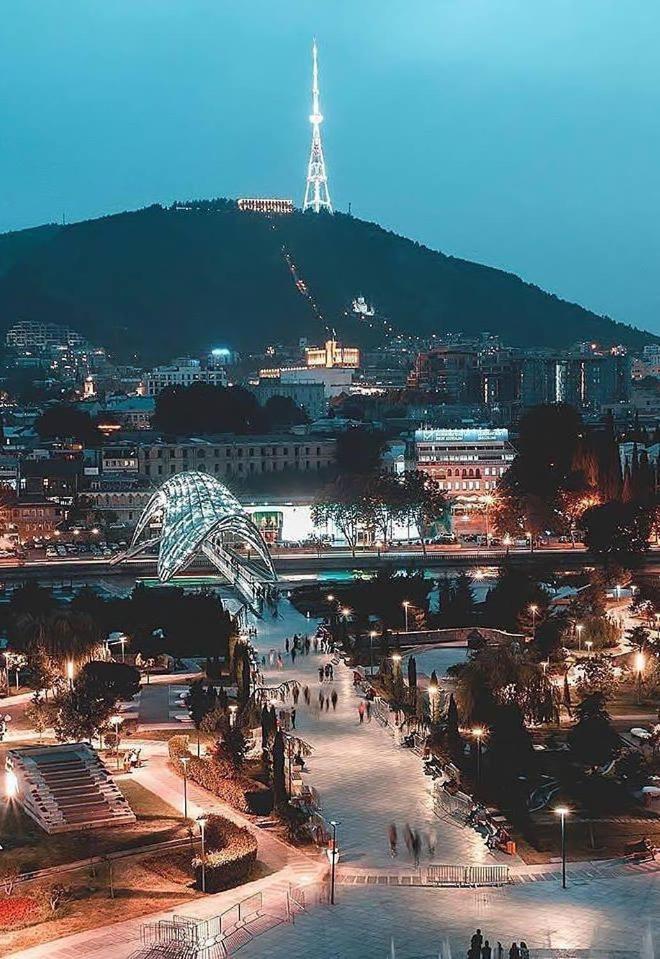 Central Location King Size Bed Tbilisi Exterior foto